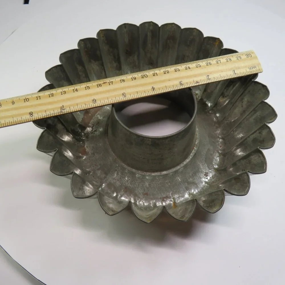 Vintage Turk's Head (or Gugelhupf) metal cake mold /lots of Patina 8